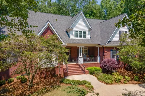 1914 Stoneridge Dr, Auburn, AL 36830