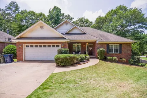 1331 N College St, Auburn, AL 36830