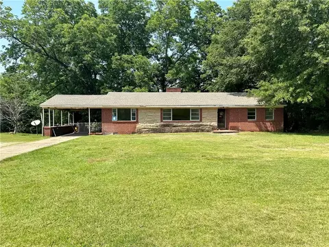 1305 S Main St, Tuskegee, AL 36083