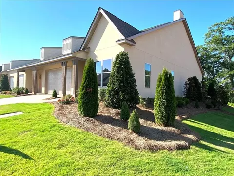 3175 Crestmont Ct, Opelika, AL 36801