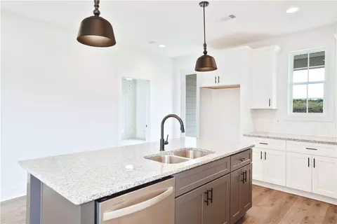 1008 Crossing Ct E, Valley, AL 36854 photo 8
