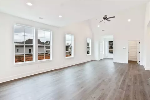 1008 Crossing Ct E, Valley, AL 36854 photo 10