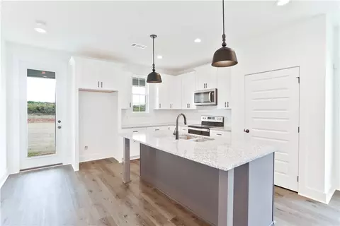 1008 Crossing Ct E, Valley, AL 36854