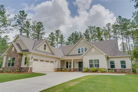 806 Ski Spray Pt, Opelika, AL 36804