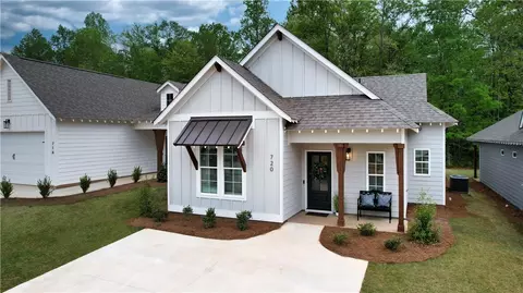 1240 Woodland Cir, Opelika, AL 36801