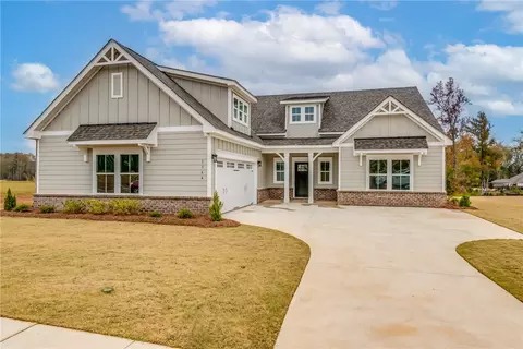 1564 Hidden Lakes Dr, Opelika, AL 36801