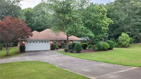 3202 Deer Run St, Opelika, AL 36804