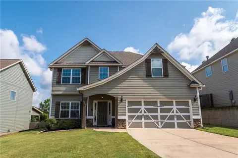 2408 Rocky Point Dr, Opelika, AL 36801