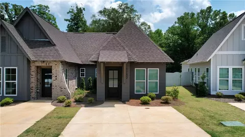 1244 Hidden Den Trl, Opelika, AL 36801