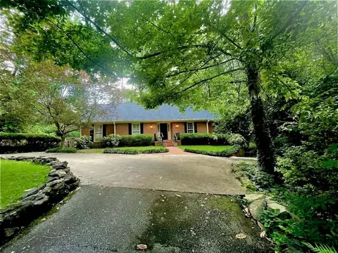 1118 E Collinwood Cir, Opelika, AL 36801