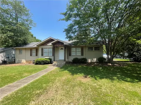 325 E Drake Ave, Auburn, AL 36830