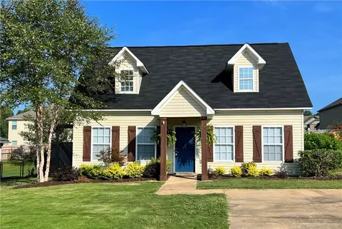 2810 Lismore Ct, Opelika, AL 36804