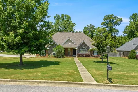 111 Coachmans Dr, Auburn, AL 36832