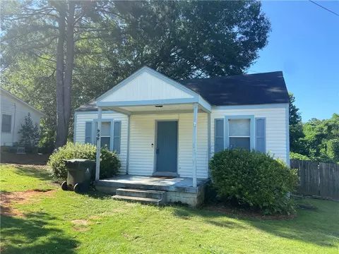 954 Lakeview Dr, Auburn, AL 36830