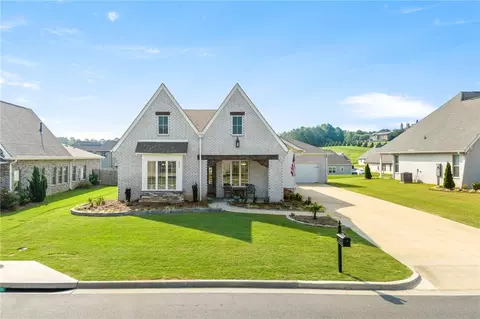 2404 Meadow Cove Rd, Auburn, AL 36832
