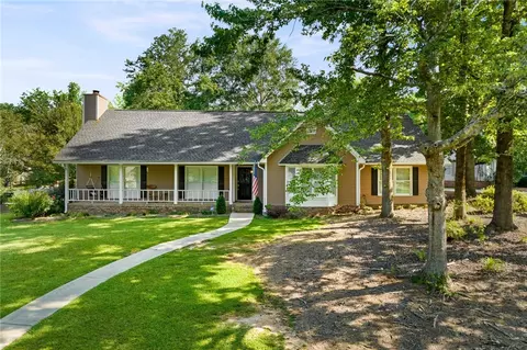 1917 Northgate Dr, Opelika, AL 36801