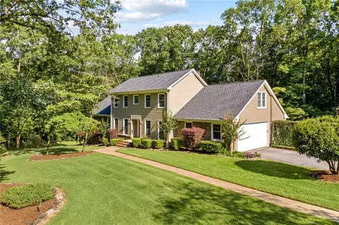 250 Mockingbird Ln, Auburn, AL 36830