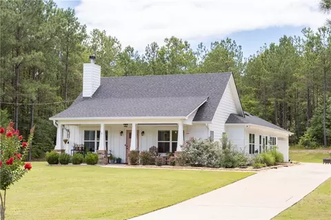 35 Pine Grove Ln, Salem, AL 36874