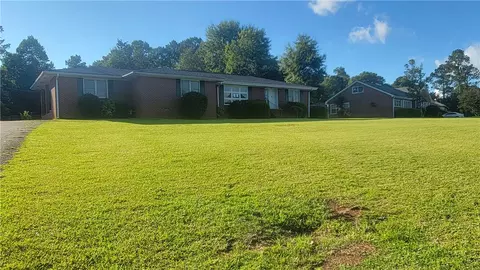 511 S Lafayette St, La Fayette, AL 36862