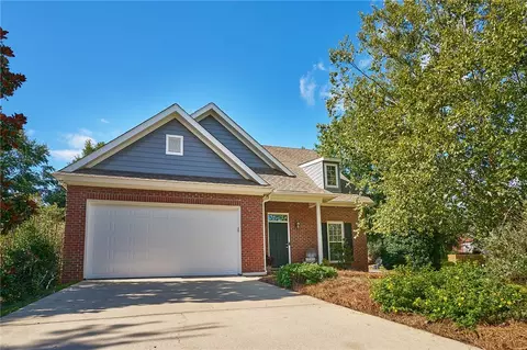 769 Berry Ln, Auburn, AL 36830