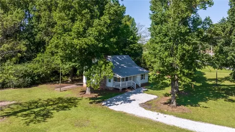 1061-1071 New Hutchinson Mill Rd, Lagrange, GA 30240