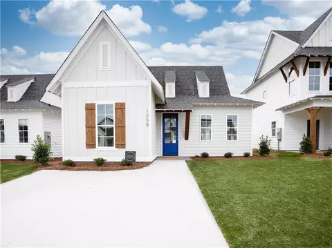 1198 Woodland Cir, Opelika, AL 36801