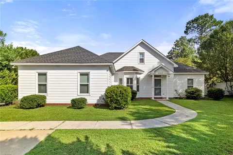 1045 E University Dr, Auburn, AL 36830