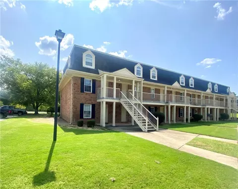 1761 Wire Rd #12, Auburn, AL 36832