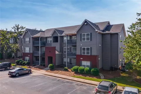 1114 S College St #103, Auburn, AL 36832
