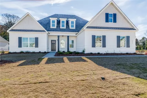 1573 Hidden Lakes Dr, Opelika, AL 36801