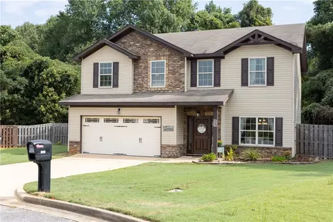 2103 Suzanne Ln, Opelika, AL 36801