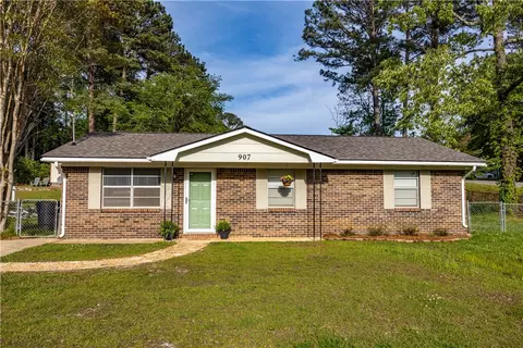 907 Veterans Pkwy, Opelika, AL 36801