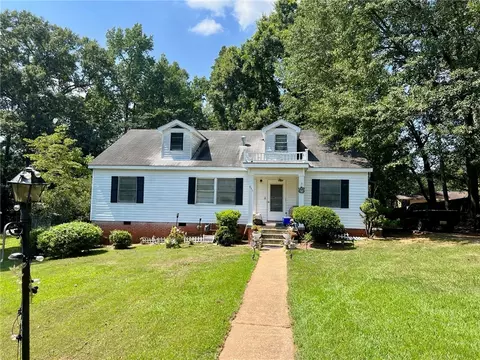 812 Shamrock St, Opelika, AL 36801