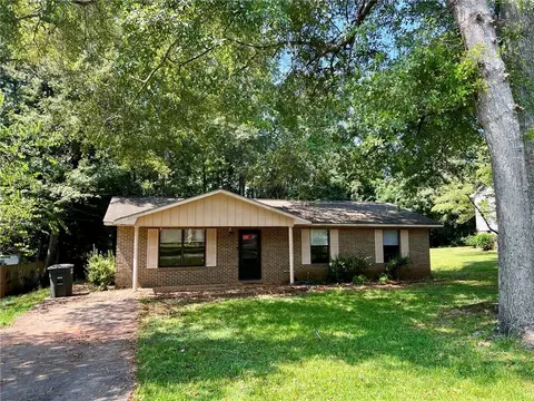 814 Shamrock St, Opelika, AL 36801