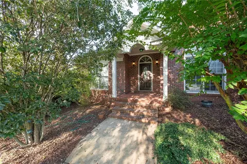 2913 Four Seasons Dr, Phenix City, AL 36867