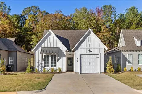 848 Village Dr, Opelika, AL 36801