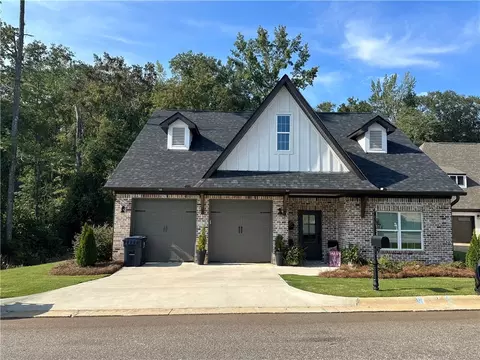 1737 Lois Ln, Auburn, AL 36832