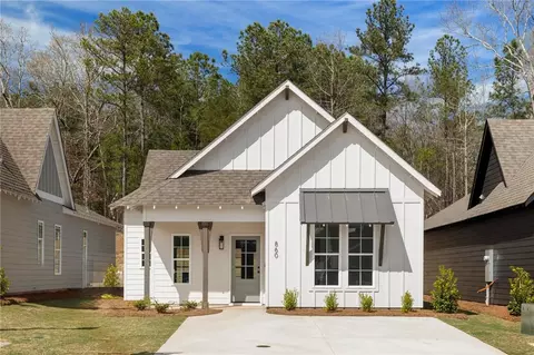 860 Village Dr, Opelika, AL 36801