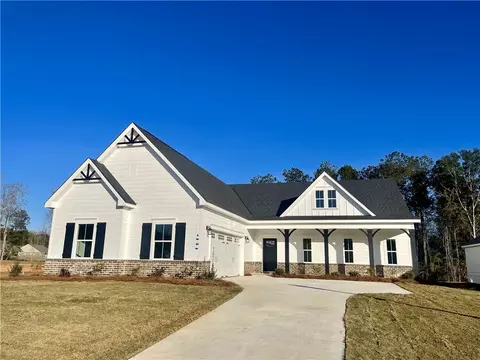 1524 Charlie Dr, Opelika, AL 36801