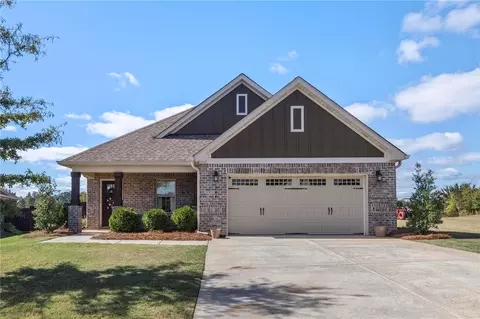 204 Farmstone Ct, Auburn, AL 36830