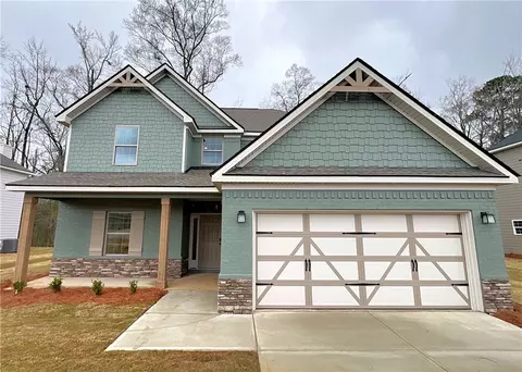 235 Meadowlark Dr, Smiths Station, AL 36877