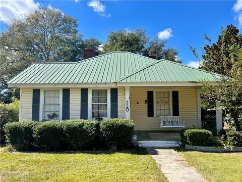 220 N 29th St, Opelika, AL 36801