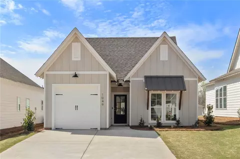 1049 Woodland Cir, Opelika, AL 36801