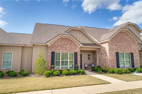 1642 Academy Dr #1107, Auburn, AL 36830