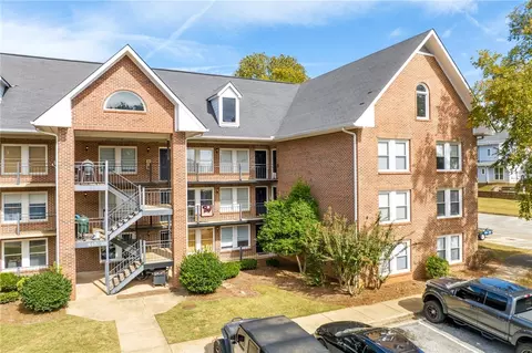 449 Harper Ave #17, Auburn, AL 36830