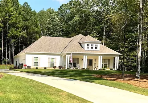 842 Ski Spray Pt, Opelika, AL 36804