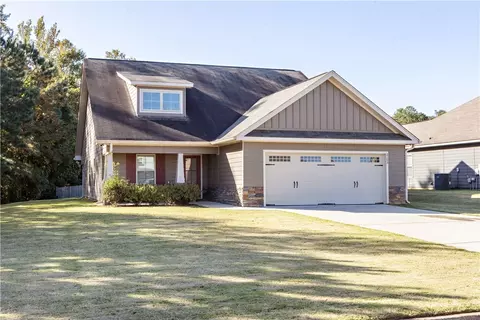 2103 Crossing Dr, Opelika, AL 36804