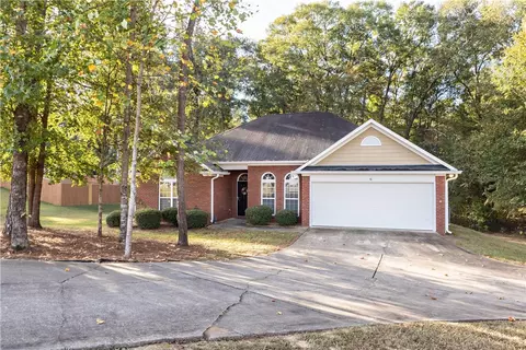 48 Redwood Dr, Phenix City, AL 36869
