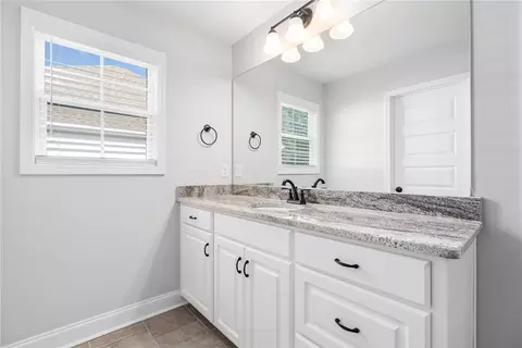 1017 Stonegate Dr #B, Auburn, AL 36832