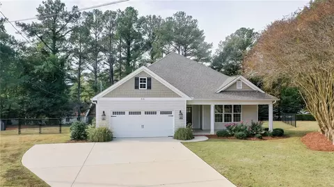 516 Waynewood Ct, Auburn, AL 36830
